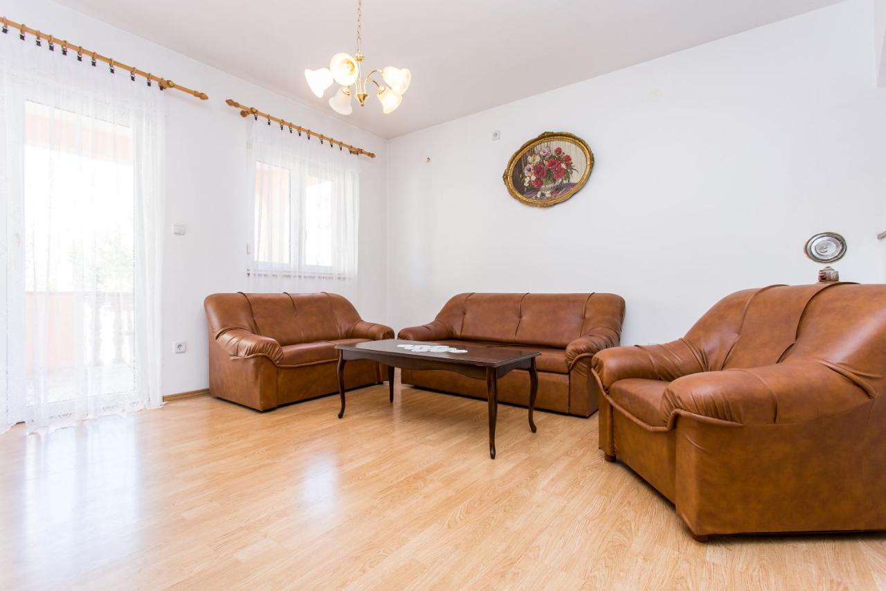 Apartman Justinic Šilo Buitenkant foto