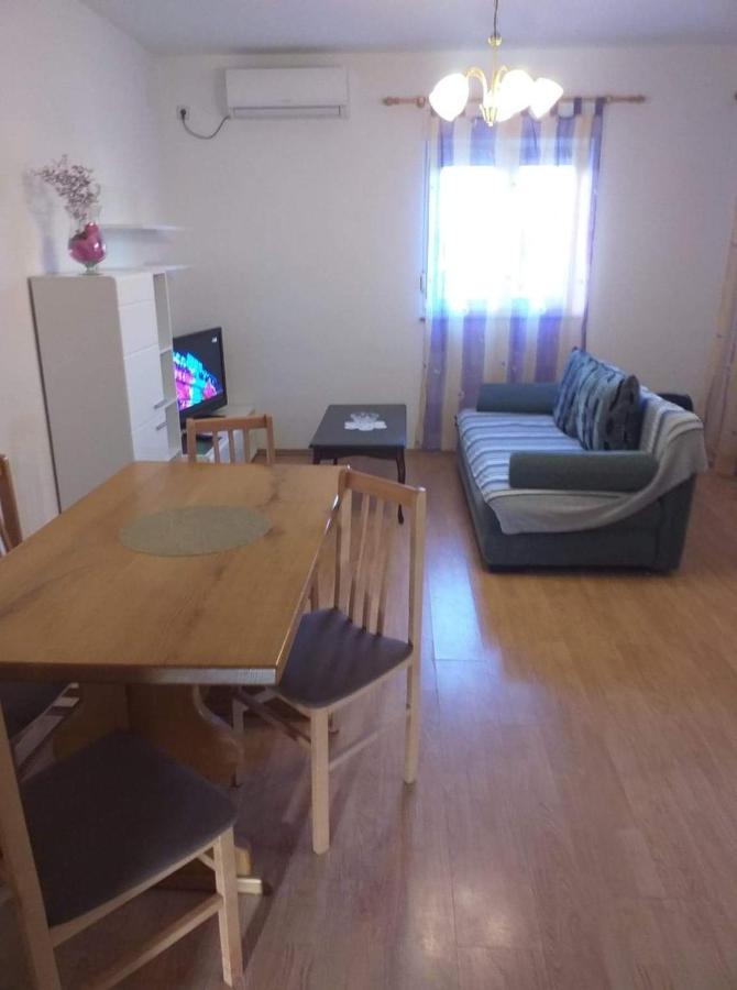 Apartman Justinic Šilo Buitenkant foto