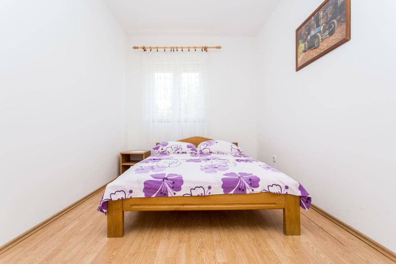 Apartman Justinic Šilo Buitenkant foto