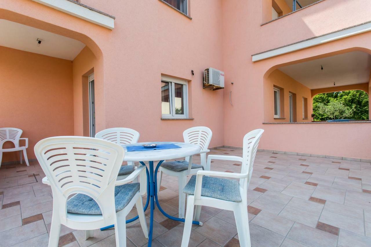 Apartman Justinic Šilo Buitenkant foto
