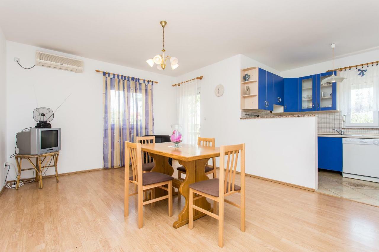 Apartman Justinic Šilo Buitenkant foto